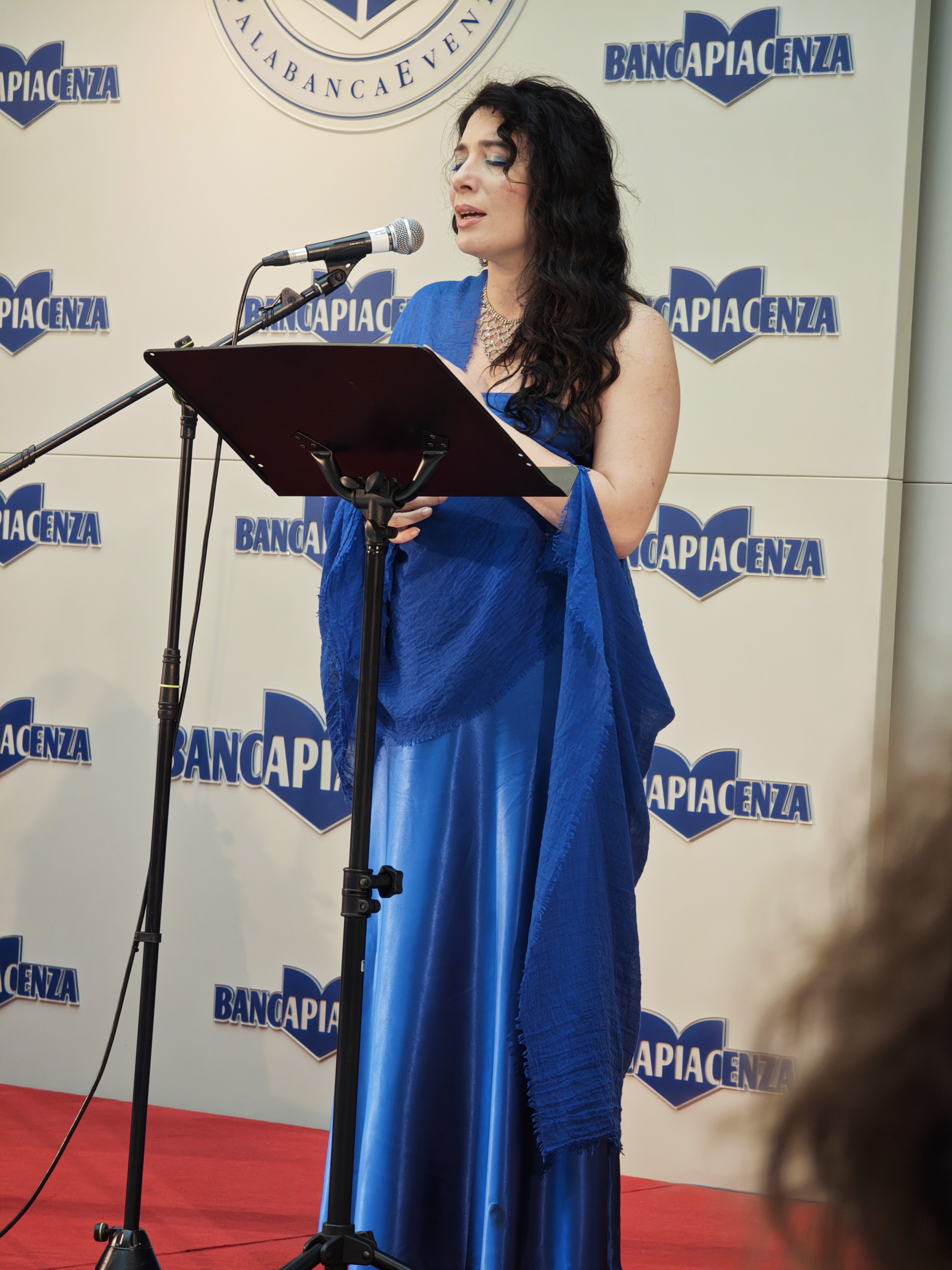 FORZA, POTENZA E BELLEZZA: MANNI E OSSOLI CONQUISTANO IL PUBBLICO CON I CANTI DI LEOPARDI