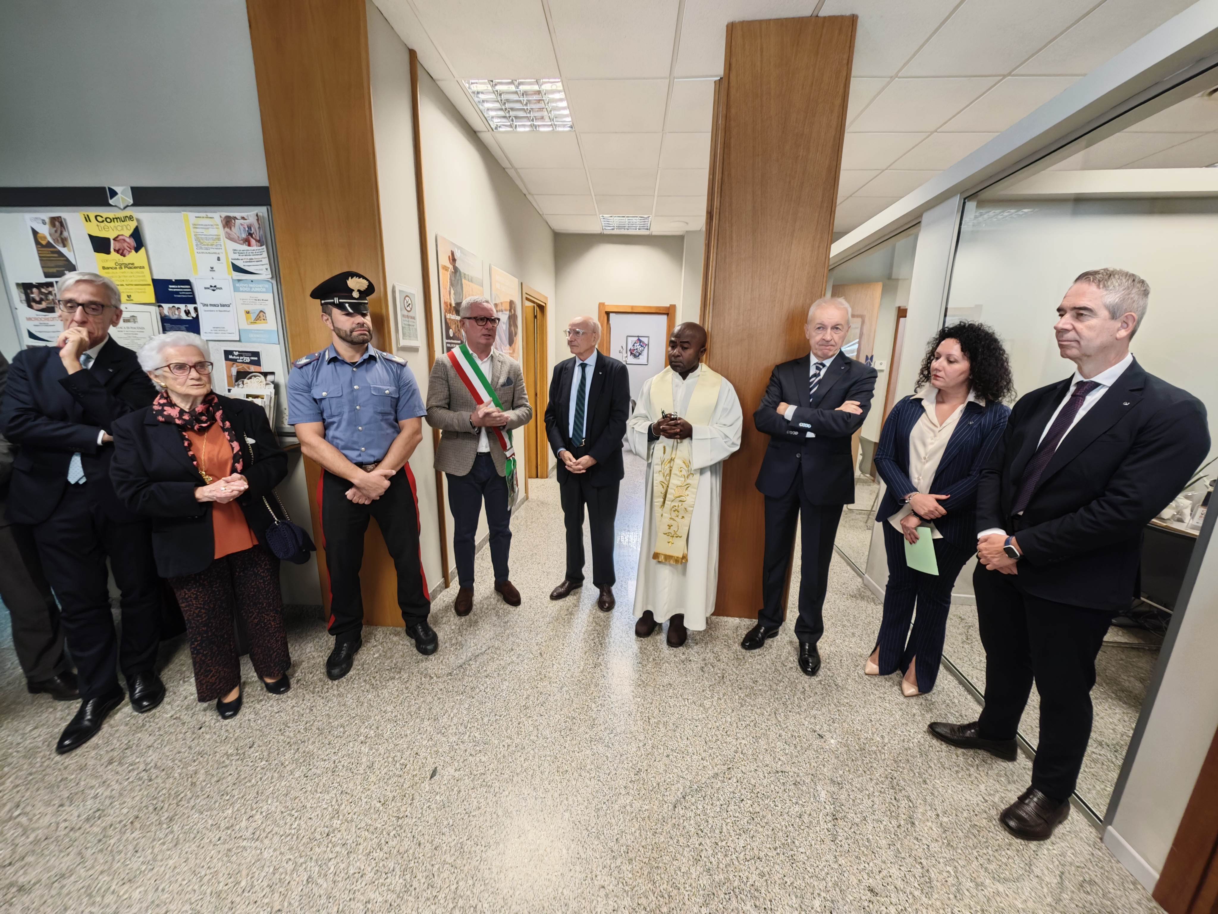 FESTEGGIATO L'ANNIVERSARIO DELLA FILIALE DI NIBBIANO IL SINDACO: «UNA BANCA DI TERRITORIO VICINA ALL