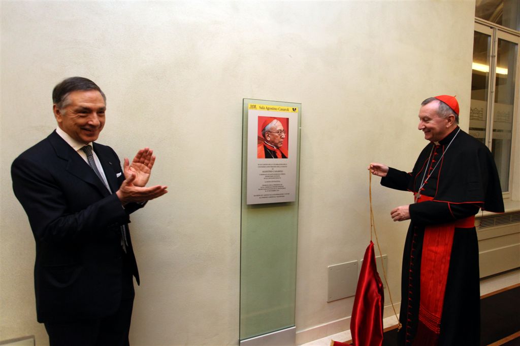 L'applauso dopo lo scoprimento della targa che ricorda levento